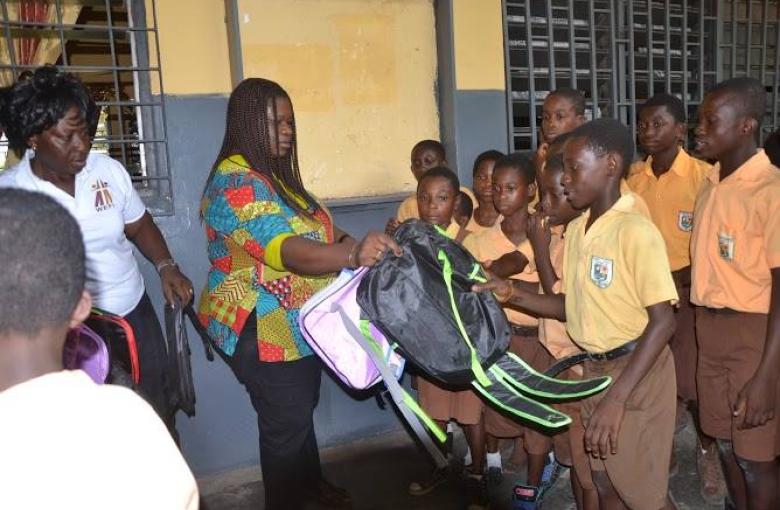 wefi donates to school children 